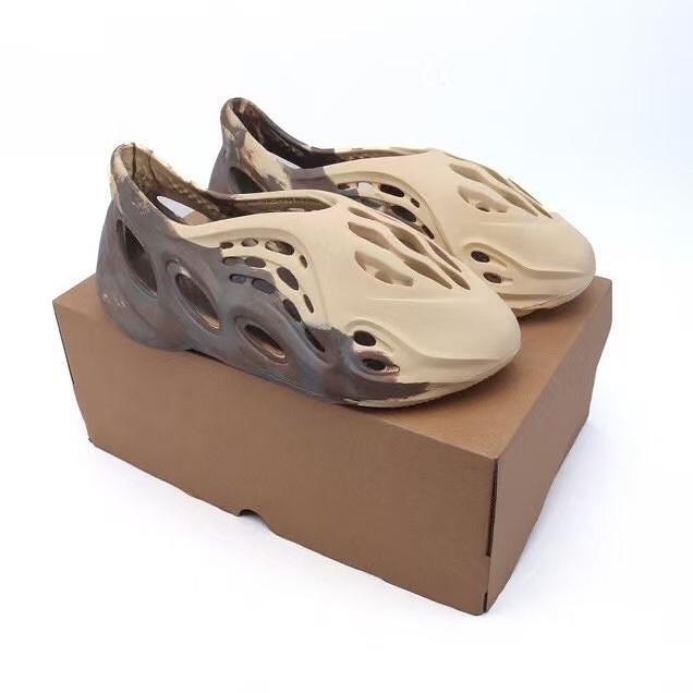【Adidas | Yeezy Foam Runner 】🎉2025年度最夯折扣💫穿上未來☁️如履雲端！