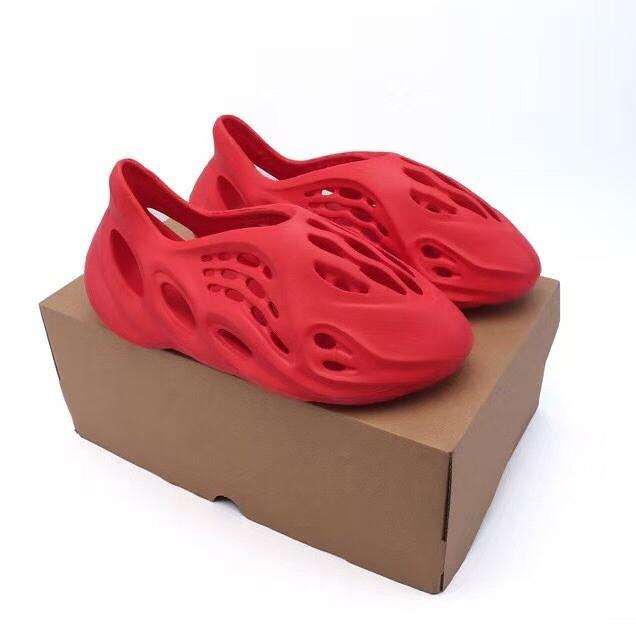 【Adidas | Yeezy Foam Runner 】🎉2025年度最夯折扣💫穿上未來☁️如履雲端！