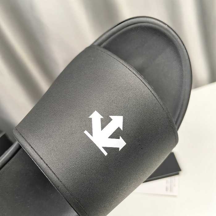 DESCENTE Chron CLOUD Simple and comfortable non-slip slippers