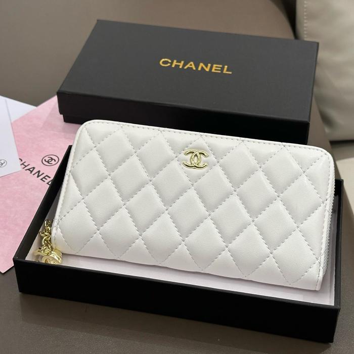 🥳To celebrate the Anniversary Celebration of Japan Shinjuku Isetan, we will bring the best-selling wallets to customers.Brand wallets are now on sale at a special price of NT$1999.