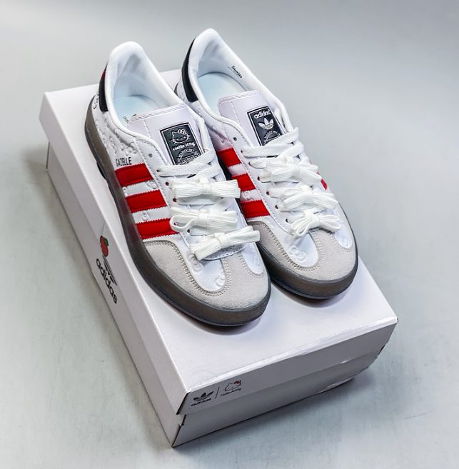 Adidas x Hello Kitty