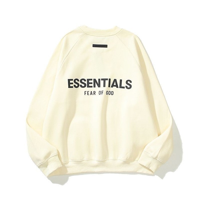 Fear of God Essentials ユニセックス スタイル 前面と背面に施された新しいフロック加工のロゴデザインは非常に質感があります。