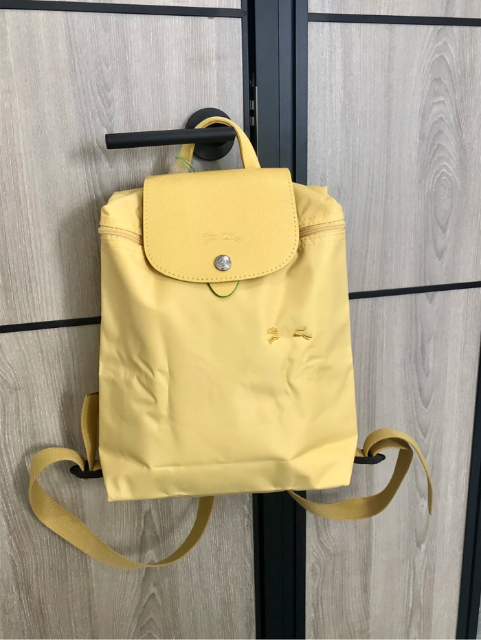 Longchamp Le Pliage Original 後背包  簡約線條和極致輕盈的材質、可折疊、並附有可調式背帶，是現代設計的完美典範