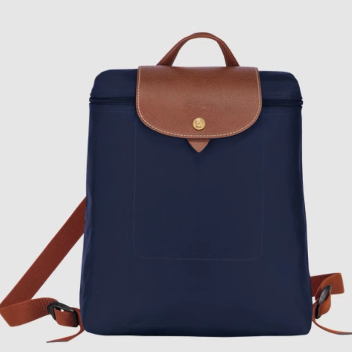 Longchamp Le Pliage Original 後背包  簡約線條和極致輕盈的材質、可折疊、並附有可調式背帶，是現代設計的完美典範