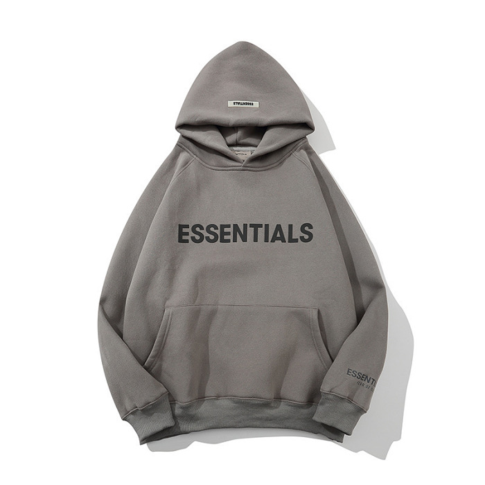 Fear of God Essentials ユニセックス スタイル 前面と背面に施された新しいフロック加工のロゴデザインは非常に質感があります。