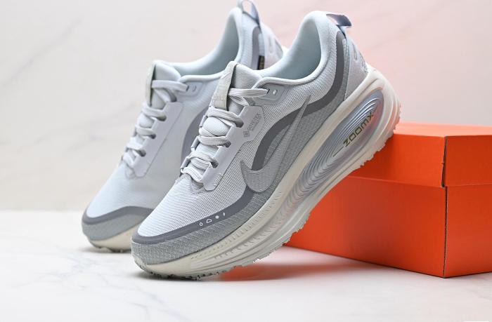 Nike VOMERO 18 GTX Slip Resistant Waterproof Running Shoes