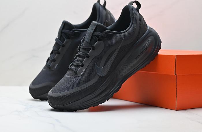 Nike VOMERO 18 GTX Slip Resistant Waterproof Running Shoes