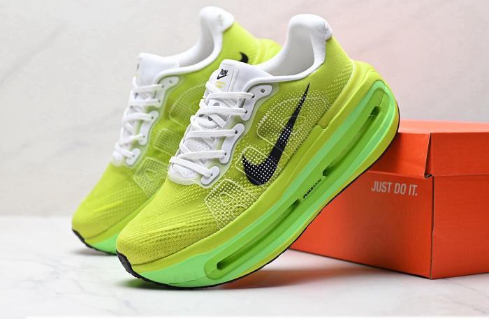 Nike VOMERO PREMIUM Low-Top Running Sneakers