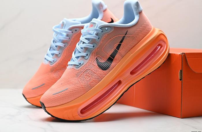 Nike VOMERO PREMIUM Low-Top Running Sneakers