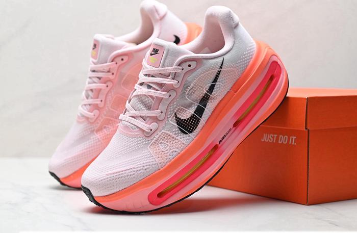 Nike VOMERO PREMIUM Low-Top Running Sneakers