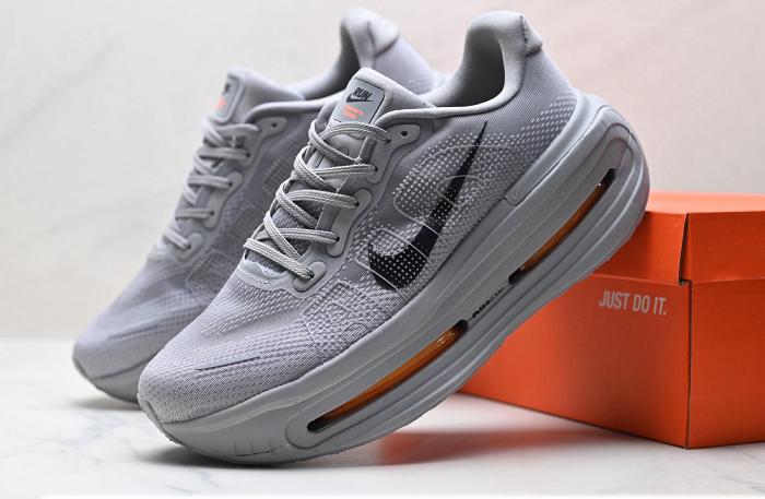 Nike VOMERO PREMIUM Low-Top Running Sneakers