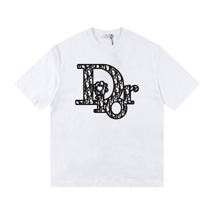熱門品牌T-Shirt半價！限時優惠，售完為止，不再補貨。男女皆宜。