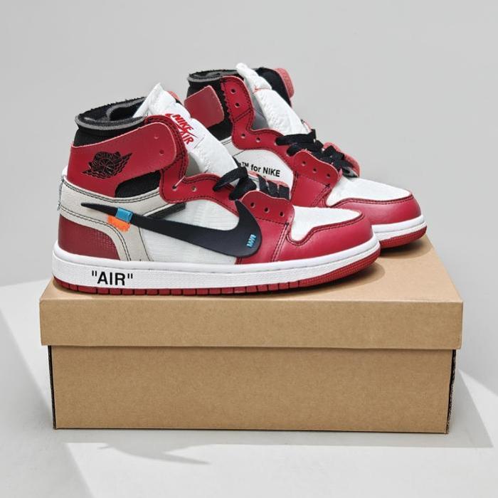 今だけ半額、待望の復活！Off-White x Air Jordan 1 Retro High OG  White/UNC/Chicago