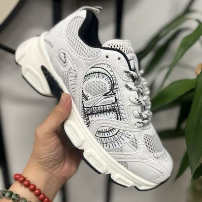 春夏新作、再入荷 | Dior Chrono Sneakers スニーカー！ファッショニスタ必携アイテム！