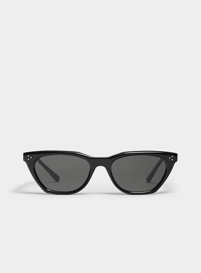 To celebrate the 20th anniversary of Ever Rich Duty Free Shop, we will bring the best-selling sunglasses to customers. The original price is 89500円 per bottle, and now it is on sale at a special price of 13900円.【tax included】