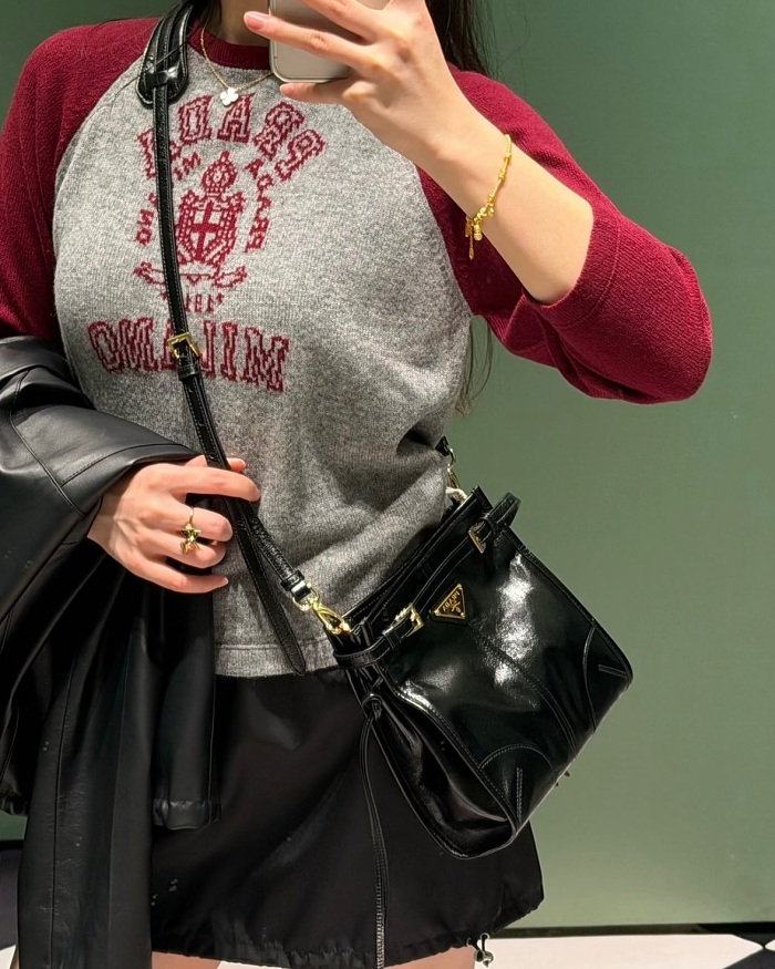 Prada Bonnie皮革迷你掛肩袋 20cm * 19.5cm