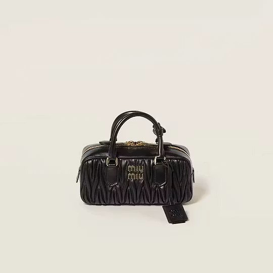 Miu Miu アルカディ マテラッセレザー バッグ