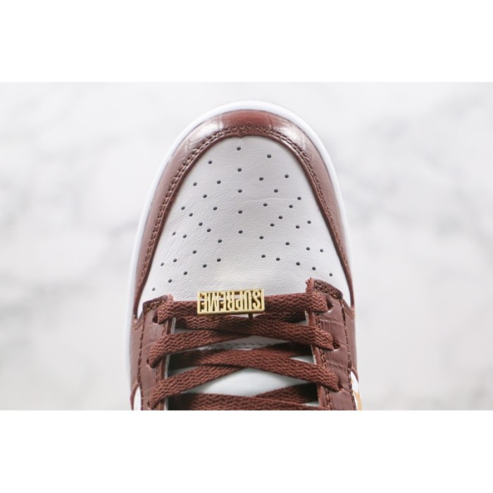 Supreme x Nike SB Dunk Low  Barkroot Brown