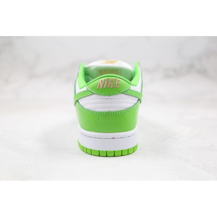 Supreme x Nike SB Dunk Low  Meam Gteen