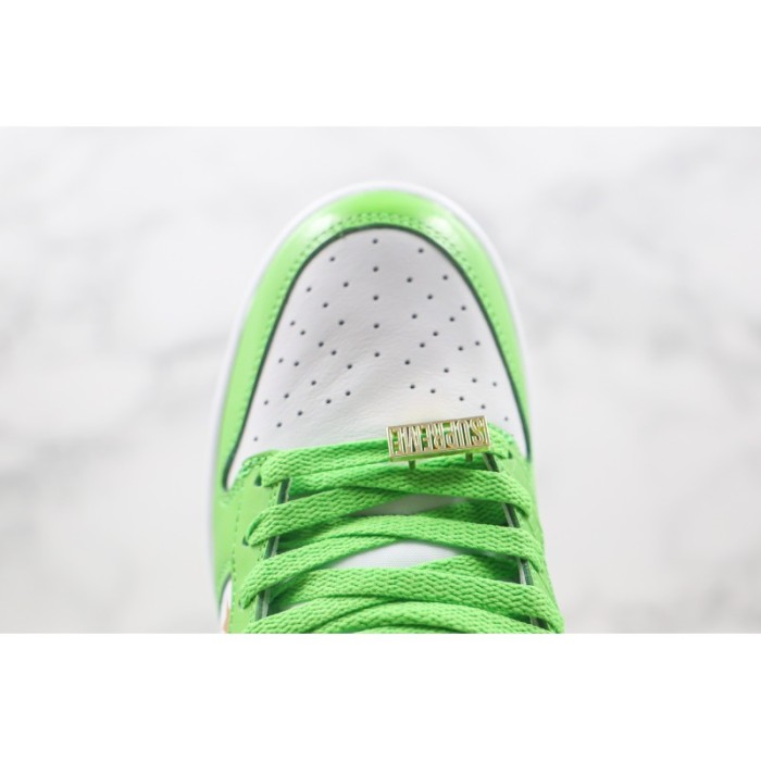 Supreme x Nike SB Dunk Low  Meam Gteen