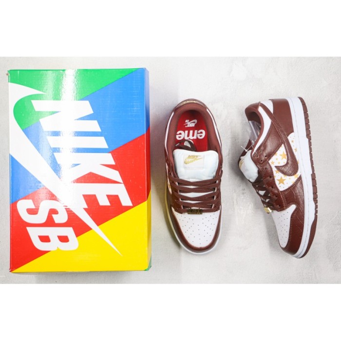 Supreme x Nike SB Dunk Low  Barkroot Brown