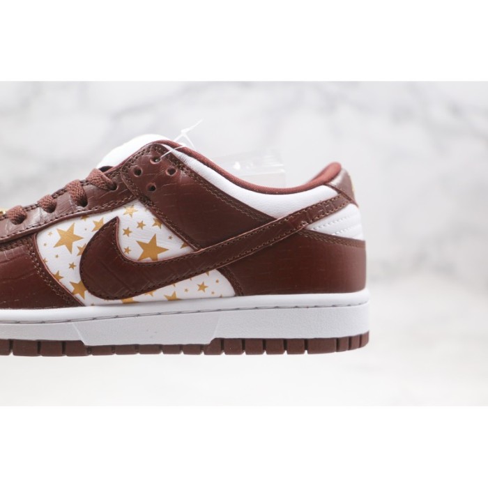 Supreme x Nike SB Dunk Low  Barkroot Brown