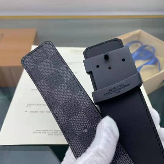 Louis Vuitton New sand surface copper buckle