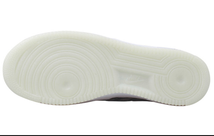 Nike Air Force1 Men and women same style sneakers