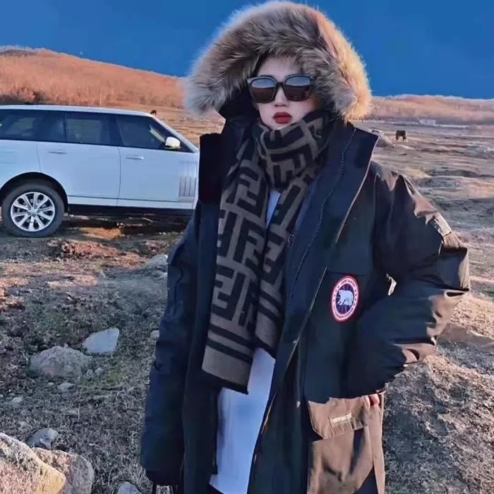 Parker Solid Hooded Down Jacket black