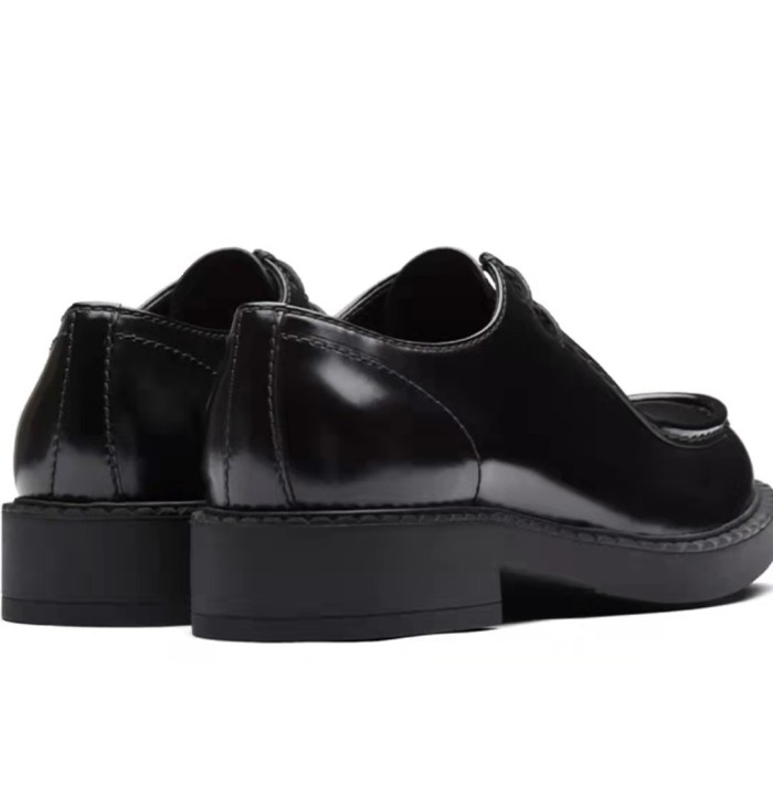 Prada glossy leather lace-up shoes black