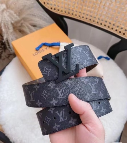 LOUIS VUITTON Double-sided belt (men's)