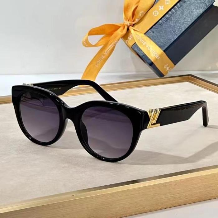 LOUIS VUITTON Sunglasses Black