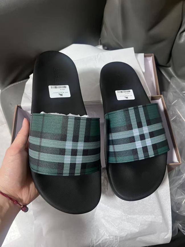 Burberry check pattern slippers for men in green