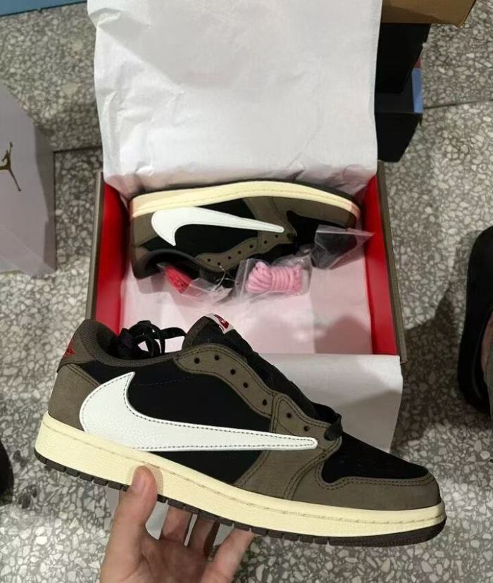 Travis Scott x Jordan Air Jordan 1 Low OG  Medium Olive