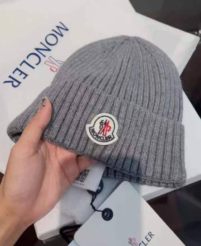 Moncler hat