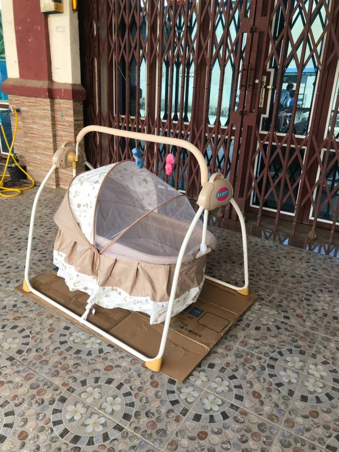 9086Jអង្រឹងយោលអូតូ ប្រើភ្លើងឬថ្មលពិលបាន   0ខែដល់3ឆ្នាំប្រើបាន  ទ្របាន25គីឡូ