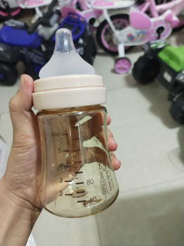 2251Jដបទឹកដោះគោ កធំ ពណ៌ទឹកតែ   មាន6លេខ(180ml)  :0-3ខែ 9លេខ(290ml)  :3-6ខែ  ក្បាលមឹមជ័រសុីលីកូន ទន់ល្អ