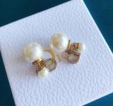 DE127  Classic Women's Pearl Stud Earrings