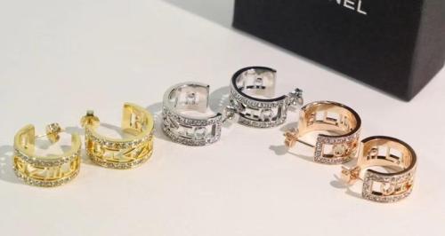 CHE112  Fragrant Fragrant Diamond Hollow Semicircle Logo Earrings