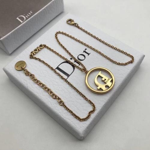 DIN21  The new letter necklace is super textured