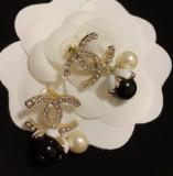 CHE137  Classic Petal Pearl Stud Earrings