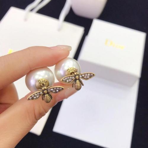 DE82 Classic Pearl Letter Stud Earrings