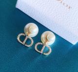 DE127  Classic Women's Pearl Stud Earrings
