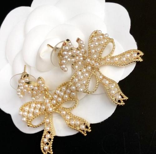 CHE138 Classic Bow Pearl Stud Earrings