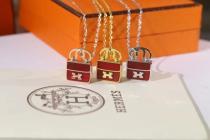 HN7  The bag necklace is cute and delicate, with full texture