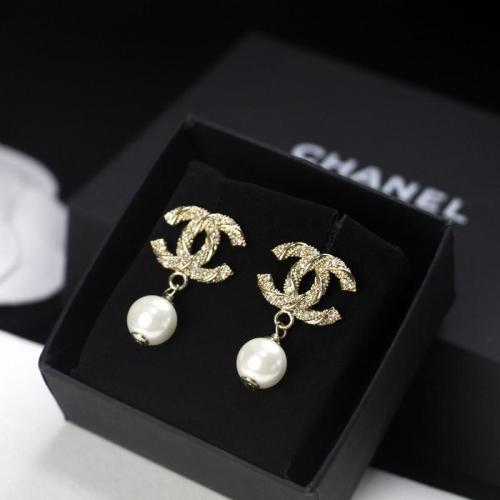 CHE122  Twisted button pattern full diamond explosion double C earrings