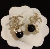 CHE137  Classic Petal Pearl Stud Earrings