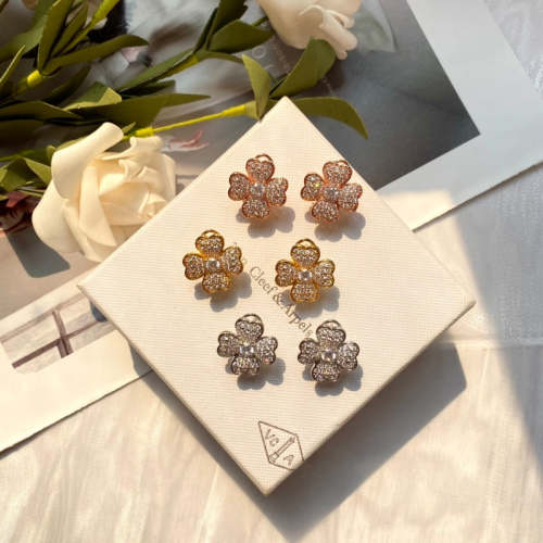 VAE24  Four hearts full of diamond flowers, high carbon diamond full diamond earrings