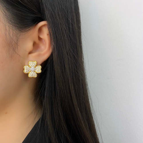 VAE24  Four hearts full of diamond flowers, high carbon diamond full diamond earrings