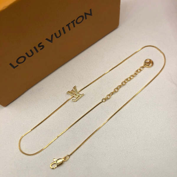 LVN019 The new letter necklace is super textured Jewelry